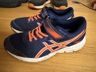 Gympaskor str 33 Asics . Nyskick 