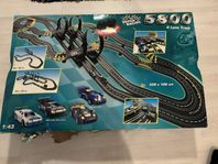 Stor bilbana med bilar/super racing/julklapp?