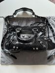 BALENCIAGA NEO CAGOLE MEDIUM TOTE BAG IN BLACK