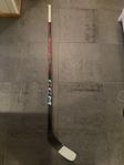 CCM Hockeyklubba Jetspeed FT7 Pro Int Red