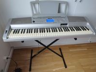 Yamaha DGX 300 Piano/Keyboard 