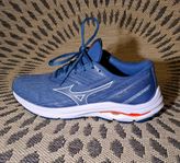 Mizuno Wave Equate 7