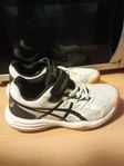 barnskor Asics oanvänd stlk 32,5