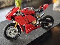 LEGO Technic 42107 Ducati Panigale V4 R