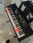 Yamaha EZ-220 elektrisk keyboard med stativ