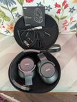 AKG N700NC M2 trådlösa brusreducerande hörlurar