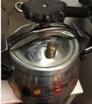 Billig men ganska ny Parvaneh pressure cooker