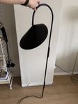 Arum tall vägglampa från Ferm Living