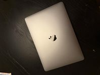 MacBook Pro 13 tum (2020) i toppskick - säljes