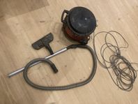 röd dammsugare Electrolux UZ 930