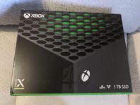 Xbox Series X 1TB + 2 handkontroller + 2 play & charge kit 