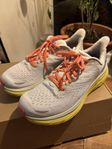 HOKA Clifton 8