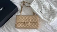 Aldrig använd - Chanel beige flap medium 