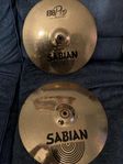 Hi-hat, crash Sabian, ride Paiste