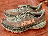 Hoka Speedgoat 6, storlek 45 1/3.