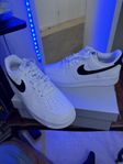 Nike air force 1 07’ strl 42