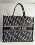 Dior Large Book Tote i nyskick! 