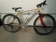 Mountainbike 26 tum.   Specialized M2xx.