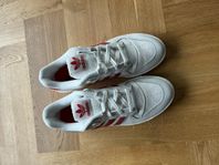 Adidas Rivalry Low - En tidlös sneaker för din vardagslook