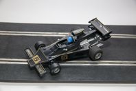 Polistil och Scalextric bandelar och miniracingbil