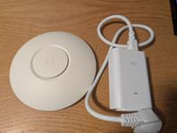 Qbiquiti UniFi nanoHD + POE injektor 48V