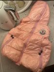 rosa moncler jacka