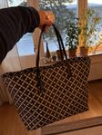 Abigail printed tote bag svart/vit