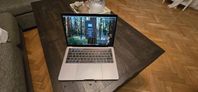 Macbook Pro 13,3,  2018, Touchbar, i7 16gb ram 512gb hdd