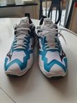 Handbollsko wave mirage 3 från Mizuno st 40