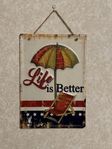 Vintage skylt “Life is Better” 28 cm x 40 cm