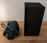 Xbox Series X med ladbara handkontroller