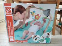 Portable baby gym (Hape) 