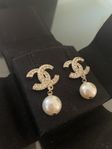 Chanel CC pearl drop earrings 