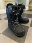 Snowboard boots