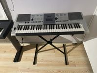 Yamaha Digital piano med 500 olika ljud (PSR-E403) 