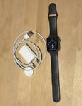 Apple Watch Series 3 GPS (42mm) med laddare