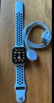 Apple Watch SE 44 MM i fint skick! Nike edition