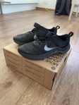 Nike sneakers storlek 33