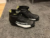 Fräscha Technopro boots längdpjäxor stl 38