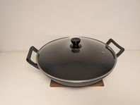 Wok - Nabe Wok Gjutjärn med glaslock 36 cm