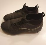 Nike Phantom fotbollsskor i str. 37,5.