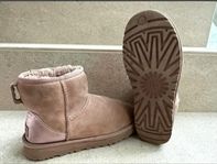 UGG Classic Mini stl 36 i mycket fint skick. 