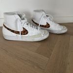 Nike Blazer med leopard print 