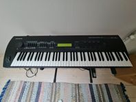 Keyboard Alesis Quadrasynth plus piano