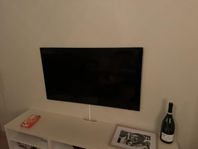 Samsung 50" Q60B 4K QLED Smart TV  med väggstativ