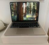 MacBook Air 2022 m. M2-chip och garanti -Nästan oanvänd!