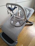 Ergobaby Evolve 3-in-1 Babysitter inkl lekbåge, light grey