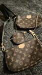 Louis Vuitton Multi pochctte