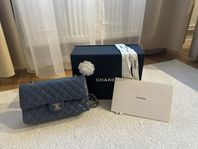 Chanel Classic Flap (medium)