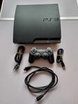 Playstation 3 slim med en handkontroll 